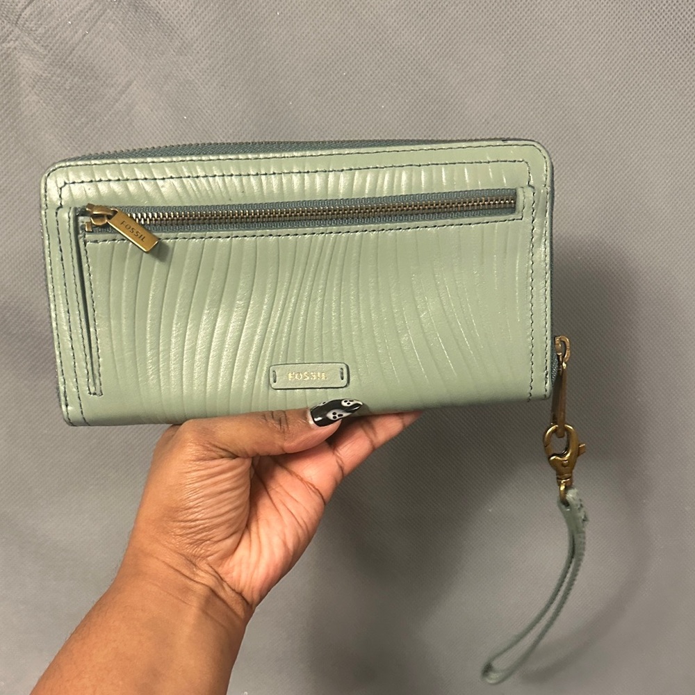 Fossil Sage Green Leather Wristlet